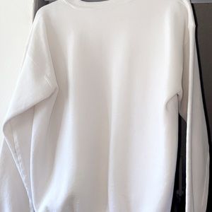 Long-sleeve white sweatshirt